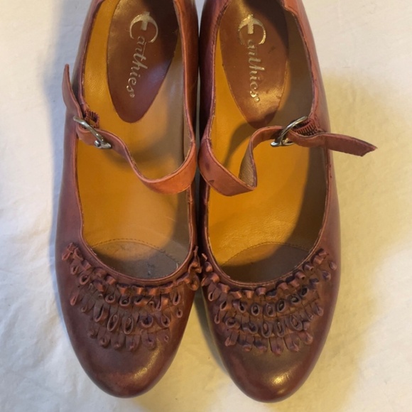 Earthies Red Heels - Picture 2 of 5